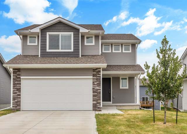 Property at 917 Knoll Dr, Norwalk, IA 50211, 4 beds, 2.5 baths