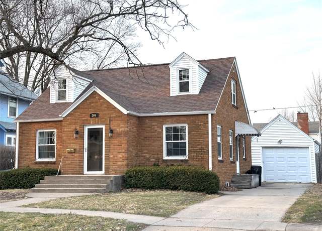 Property at 205 W Washington St, Knoxville, IA 50138, 3 beds, 1.5 baths