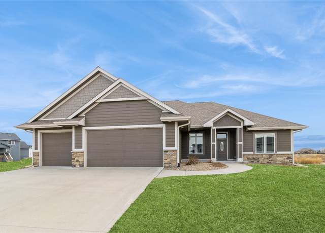 Property at 3205 Fieldstone Ct SE, Altoona, IA 50009, 5 beds, 3 baths