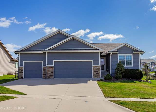 Property at 941 Bridgeview St, Polk City, IA 50226, 4 beds, 3 baths