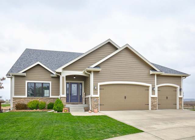 Property at 304 SE 17th Ct, Grimes, IA 50111, 5 beds, 3 baths
