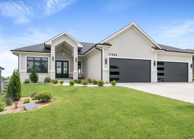 Property at 17594 Townsend Dr, Clive, IA 50325, 5 beds, 3 baths
