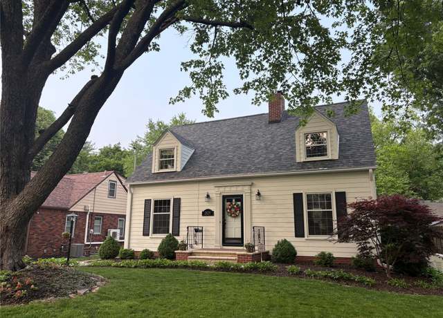 Property at 2829 47th St, Des Moines, IA 50310, 4 beds, 1.5 baths