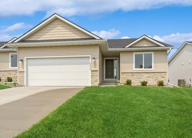 Property at 5618 NE Briarwood Dr, Ankeny, IA 50021, 2 beds, 2 baths