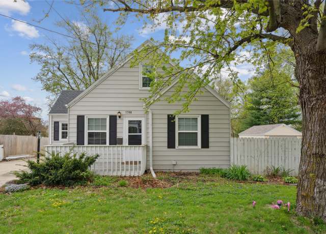 Property at 1708 Vine St, West Des Moines, IA 50265, 3 beds, 1 bath