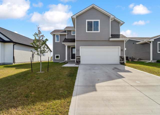 Property at 421 Fireside Dr NW, Bondurant, IA 50035, 3 beds, 2.5 baths