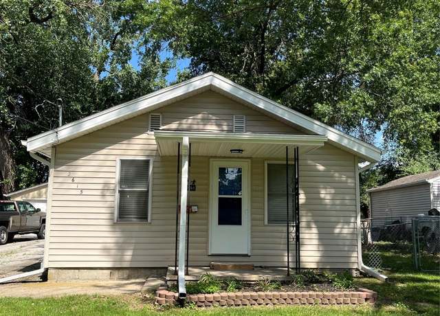 Property at 2615 59th St, Des Moines, IA 50322, 2 beds, 1 bath
