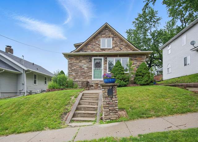 Property at 819 Olinda Ave, Des Moines, IA 50315, 3 beds, 1.5 baths