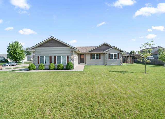 Property at 1213 Michael St SE, Bondurant, IA 50035, 4 beds, 3 baths