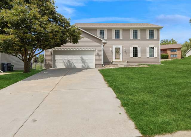 Property at 8001 Sheridan Dr, Urbandale, IA 50322, 3 beds, 3.5 baths