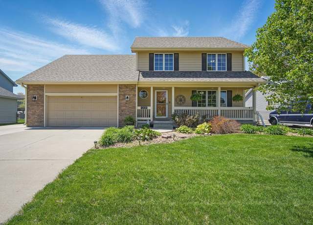 Property at 1208 10th Avenue Pl SE, Altoona, IA 50009, 5 beds, 3.5 baths