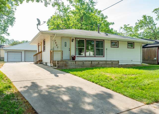 Property at 2607 E 39th St, Des Moines, IA 50317, 3 beds, 1.5 baths