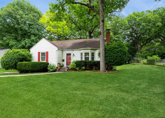 Property at 2625 38th St, Des Moines, IA 50310, 2 beds, 1.5 baths