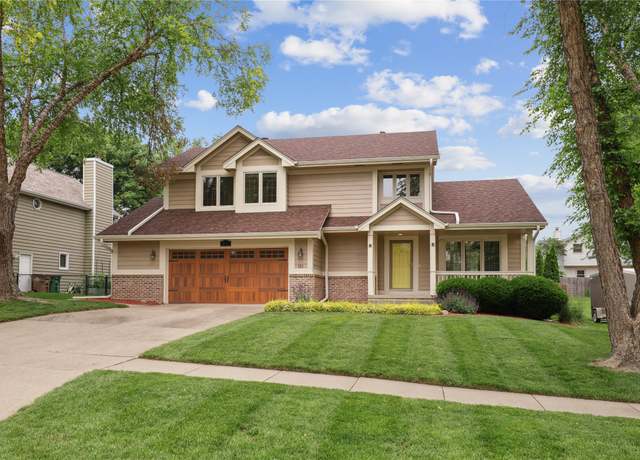 Property at 313 29th St, West Des Moines, IA 50265, 3 beds, 2.5 baths