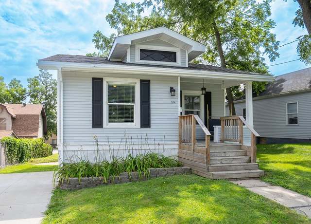 Property at 504 W 2nd St S, Newton, IA 50208, 3 beds, 2 baths