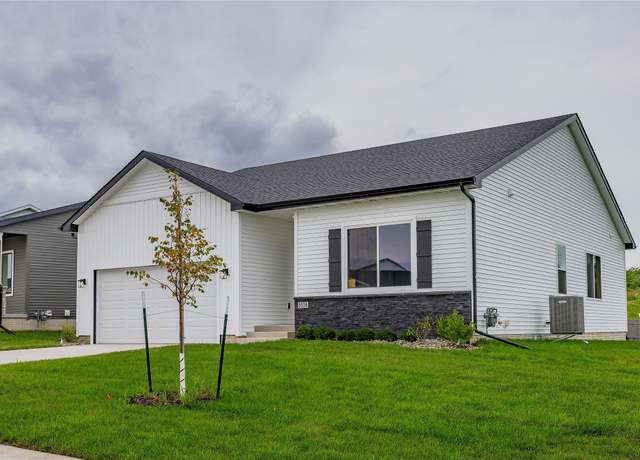 Property at 5538 167th St, Urbandale, IA 50323, 3 beds, 2 baths