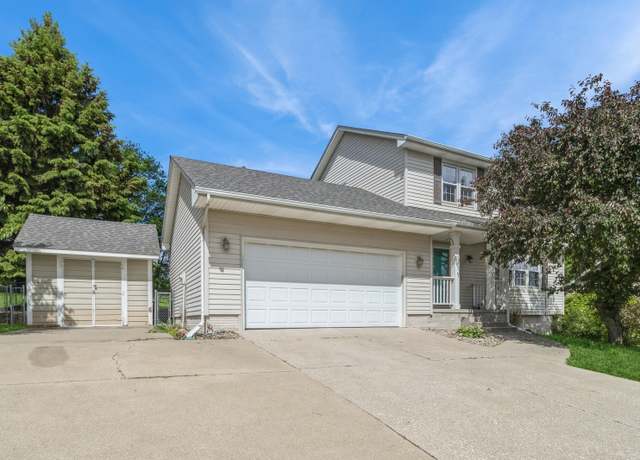 Property at 794 SE 61st St, Pleasant Hill, IA 50327, 3 beds, 2.5 baths