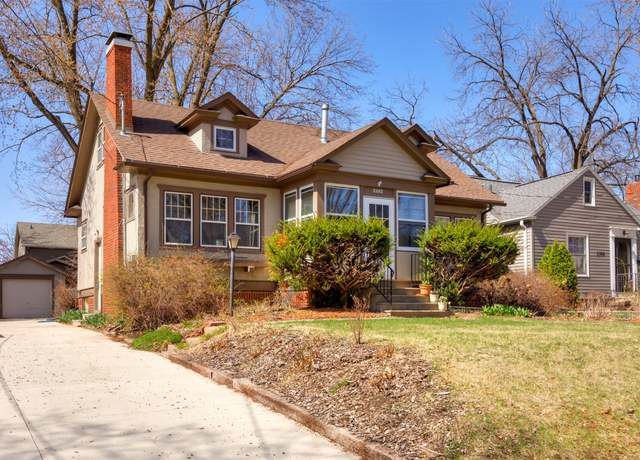 Property at 2102 40th Pl, Des Moines, IA 50310, 3 beds, 2 baths