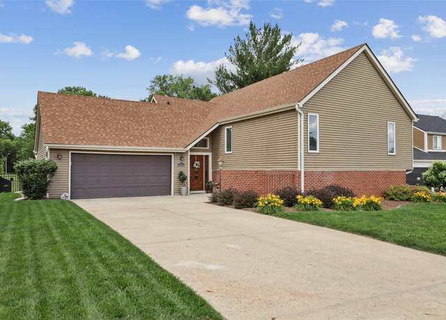 Property at 8113 Hammontree Cir, Urbandale, IA 50322, 4 beds, 3 baths