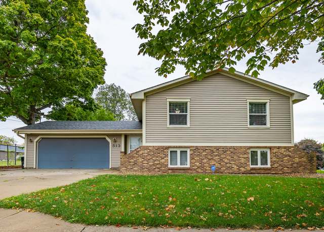Property at 513 Sixth St S, Knoxville, IA 50138, 3 beds, 2 baths