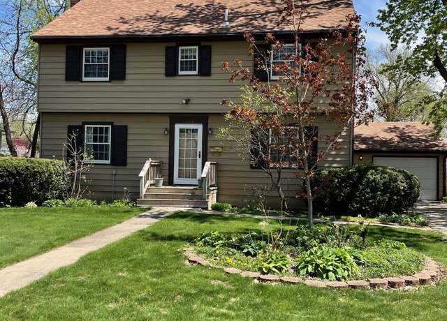 Property at 1414 Elm St, Grinnell, IA 50112, 4 beds, 2.5 baths