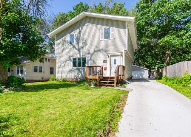 Property at 2118 37th St, Des Moines, IA 50310, 3 beds, 2.5 baths