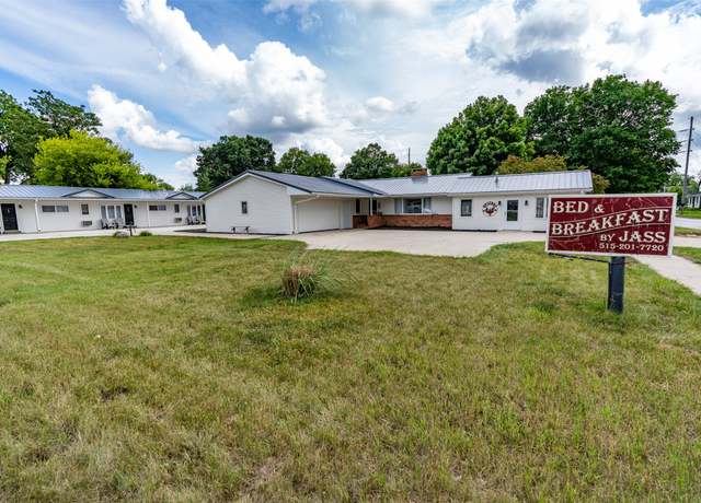 Property at 715 N John Wayne Dr, Winterset, IA 50273, 4 beds, 3 baths
