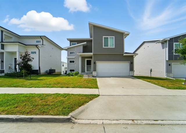 Property at 1414 NE Cedarwood Dr, Grimes, IA 50111, 3 beds, 2.5 baths