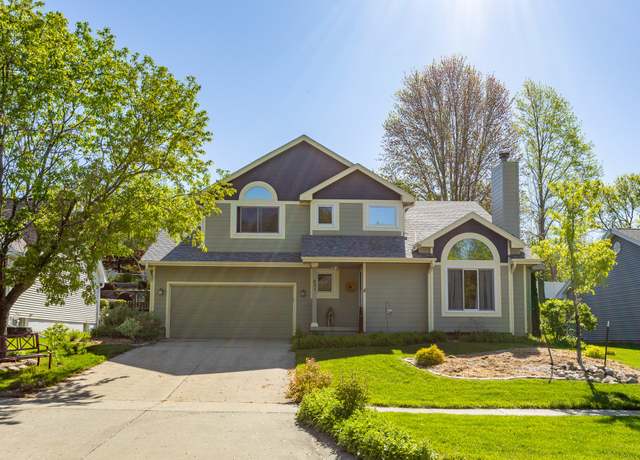 Property at 421 31st St, West Des Moines, IA 50265, 3 beds, 2.5 baths