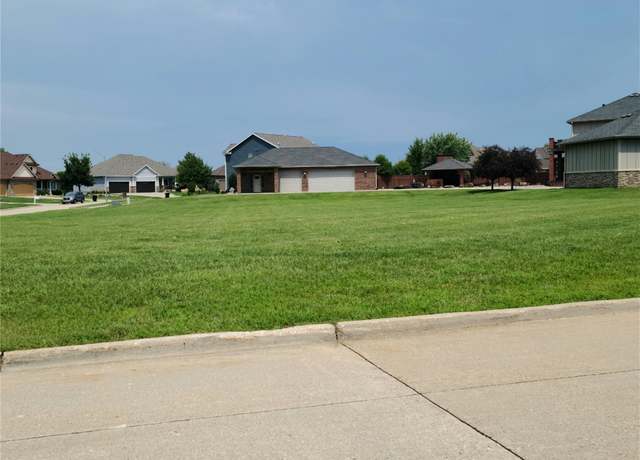 Property at 3221 NE Briar Creek Place Pl, Ankeny, IA 50021