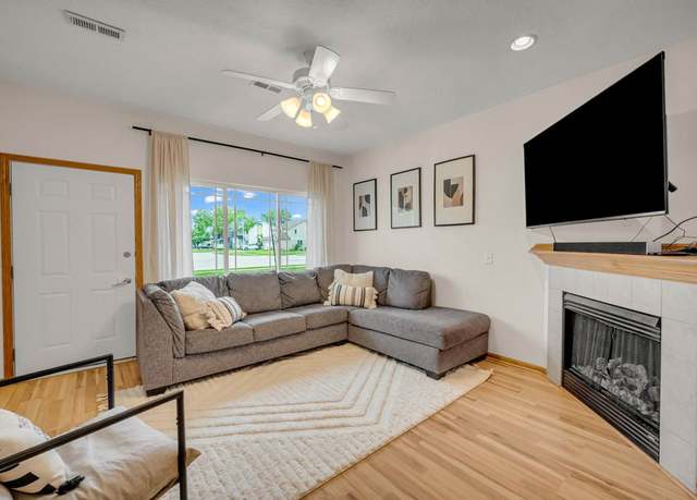 Property at 1124 NE 8th Ln, Ankeny, IA 50021, 2 beds, 2.5 baths