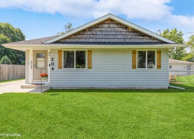 Property at 204 6th St SW, Altoona, IA 50009, 3 beds, 1 bath