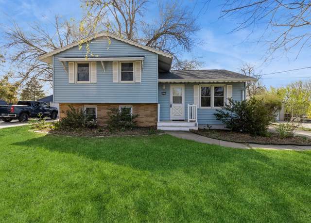 Property at 4929 E Oakwood Dr, Pleasant Hill, IA 50327, 3 beds, 1.5 baths