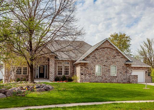 Property at 12917 Timberline Dr, Urbandale, IA 50323, 3 beds, 3.5 baths