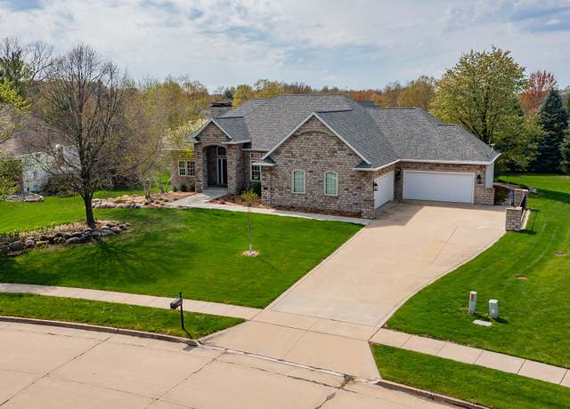 Property at 12917 Timberline Dr, Urbandale, IA 50323, 3 beds, 3.5 baths