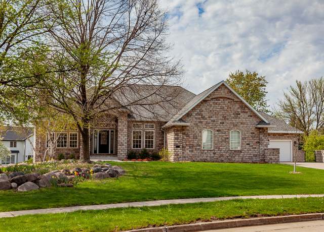 Property at 12917 Timberline Dr, Urbandale, IA 50323, 3 beds, 3.5 baths