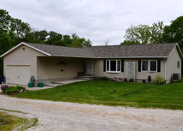 Property at 5198 S23 Hwy, Carlisle, IA 50047, 4 beds, 3 baths