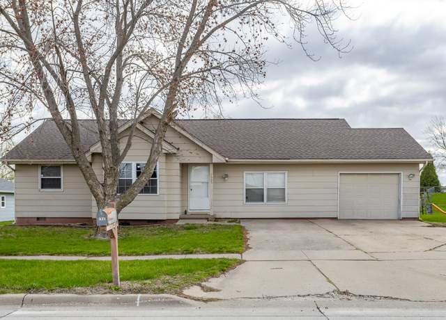 Property at 1605 S 15th St, Adel, IA 50003, 3 beds, 1 bath