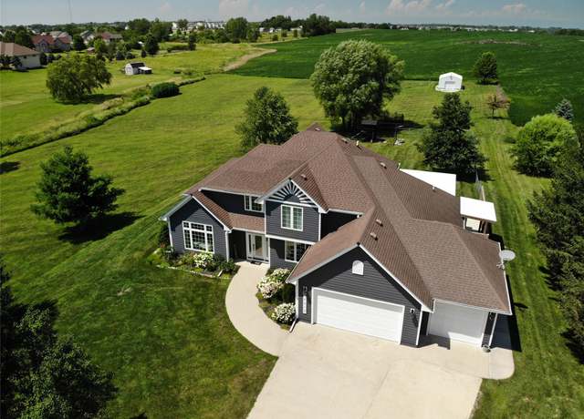 Property at 8212 NE 27th Ave, Altoona, IA 50009, 5 beds, 3.5 baths