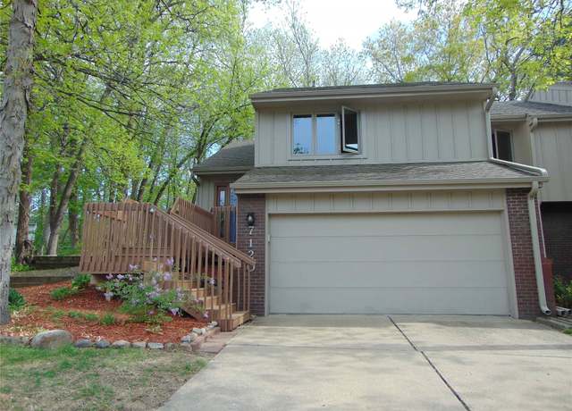 Property at 7120 Hickory Ln, Urbandale, IA 50322, 3 beds, 2 baths