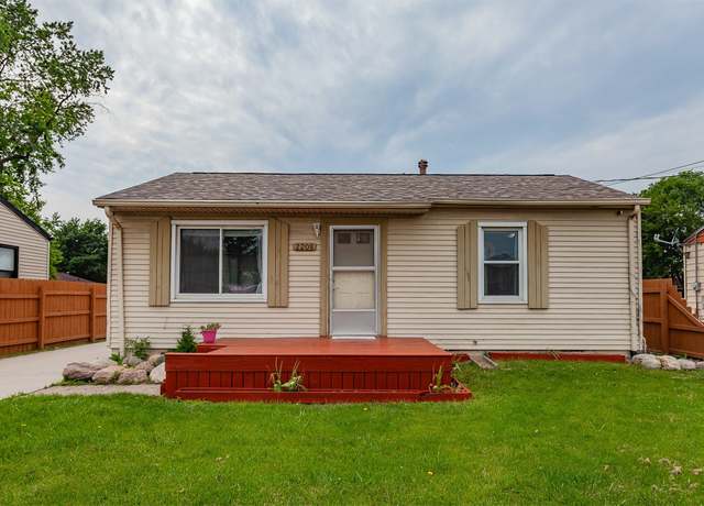 Property at 2208 Tichenor St, Des Moines, IA 50317, 2 beds, 1 bath