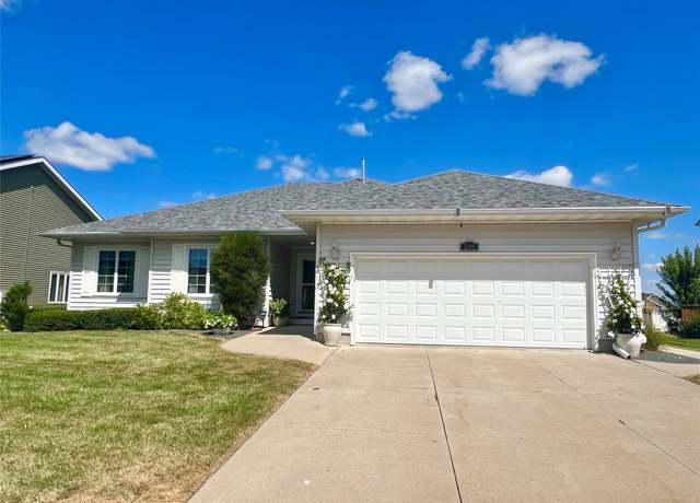 Property at 2310 N 7th Avenue Pl E, Newton, IA 50208, 3 beds, 3 baths