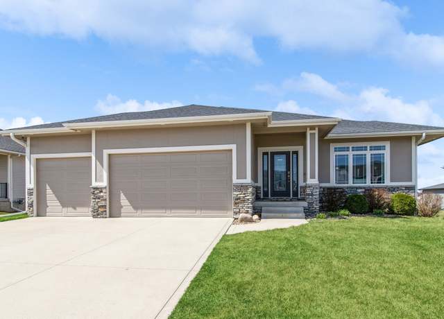 Property at 5404 165th St, Urbandale, IA 50323, 5 beds, 3 baths