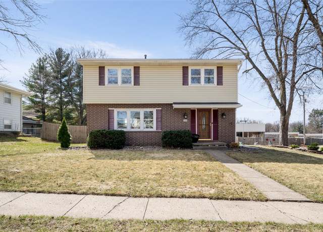Property at 7620 Madison Ave, Urbandale, IA 50322, 4 beds, 2.5 baths