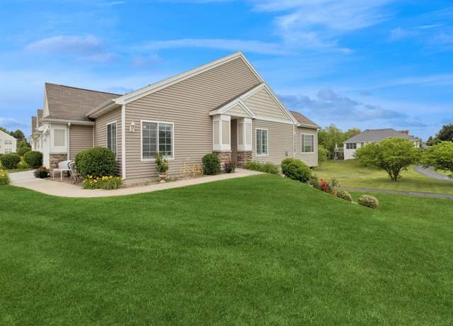 Property at 1025 NE Greenview Dr, Ankeny, IA 50021, 3 beds, 2 baths