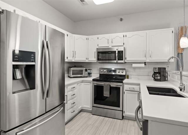 Property at 1313 SE University Ave #202, Waukee, IA 50263, 3 beds, 2 baths