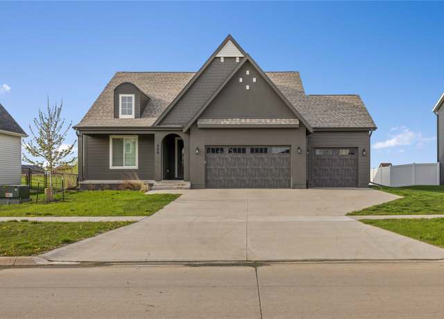 Property at 300 NW Reinhart Dr, Ankeny, IA 50023, 5 beds, 3 baths
