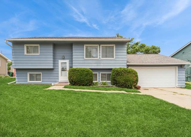 Property at 714 NE 5th St, Ankeny, IA 50021, 4 beds, 2 baths