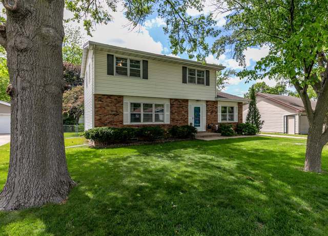 Property at 500 8th St, Waukee, IA 50263, 3 beds, 1.5 baths