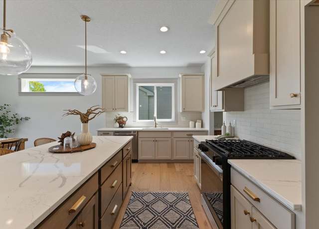 Property at 355 NW Woodmoor Dr, Waukee, IA 50263, 4 beds, 3 baths